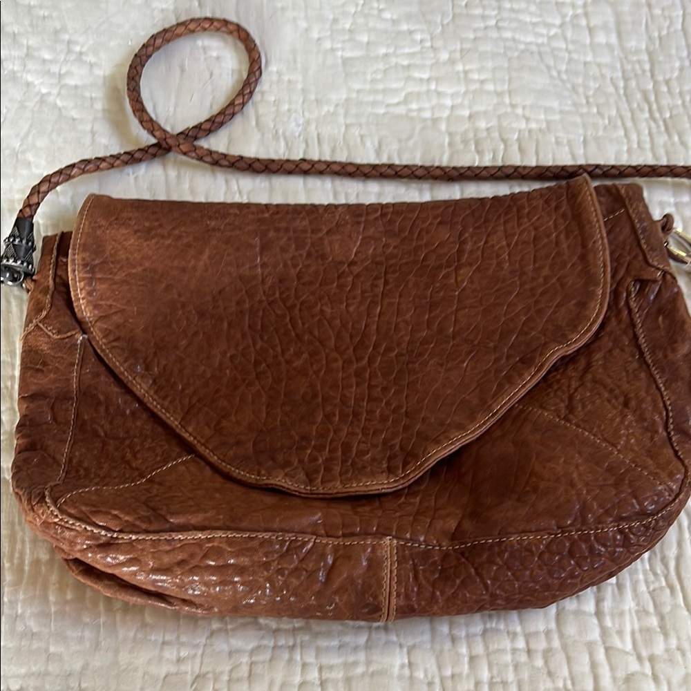 Tylie Malibu Brown Leather Shoulder Bag with Vintage Charm - Picture 6 of 10